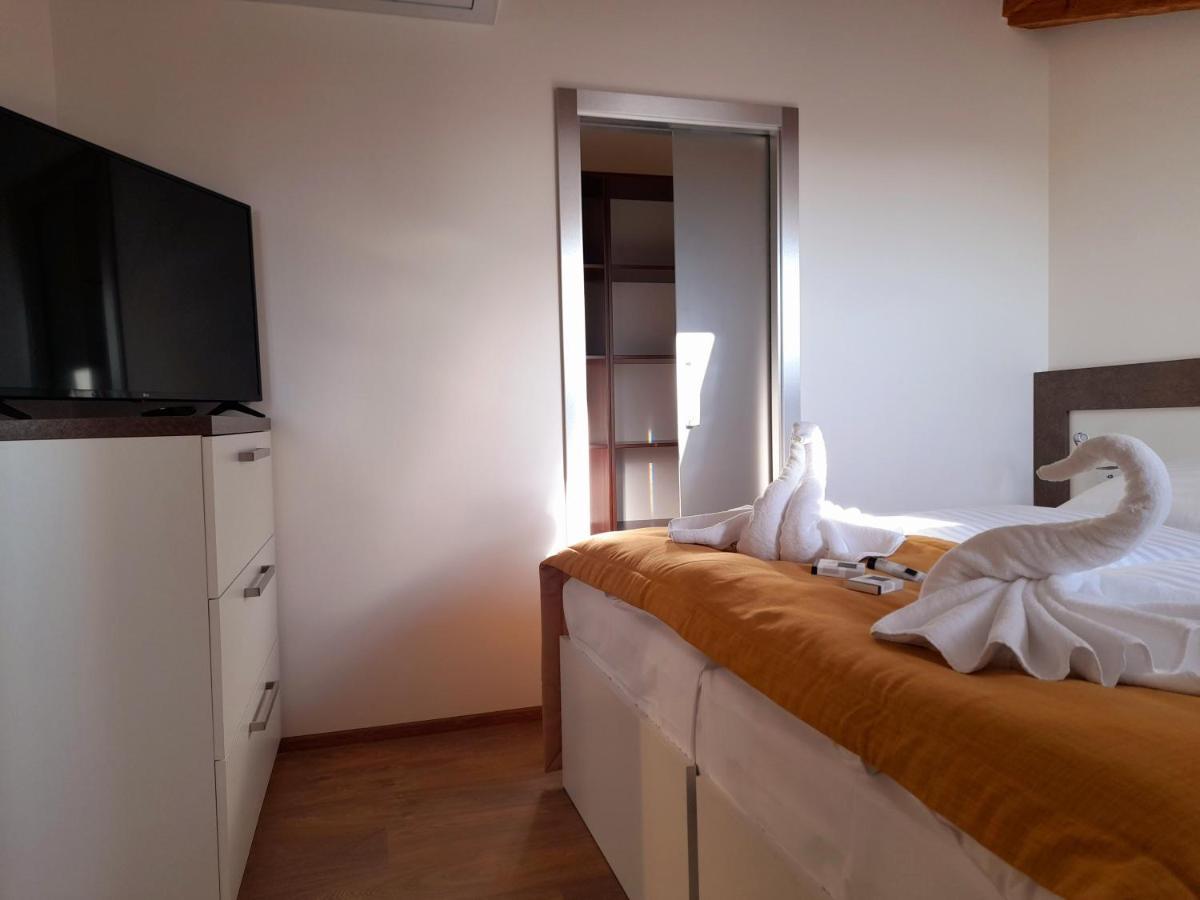 Residence Marianska Ceske Budejovice Bagian luar foto