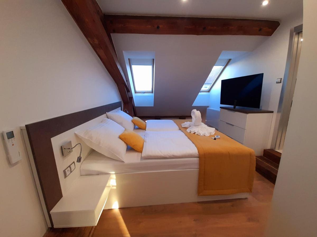 Residence Marianska Ceske Budejovice Bagian luar foto