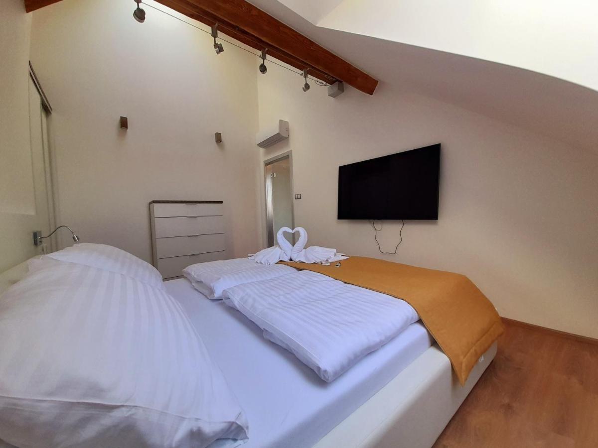 Residence Marianska Ceske Budejovice Bagian luar foto