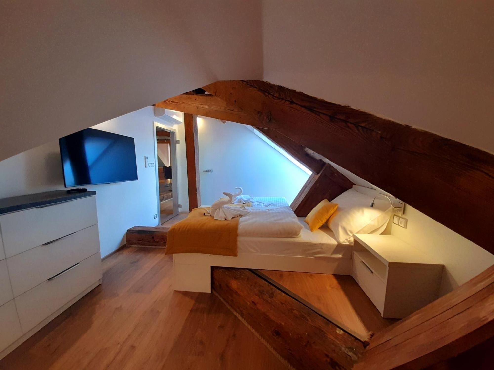 Residence Marianska Ceske Budejovice Bagian luar foto